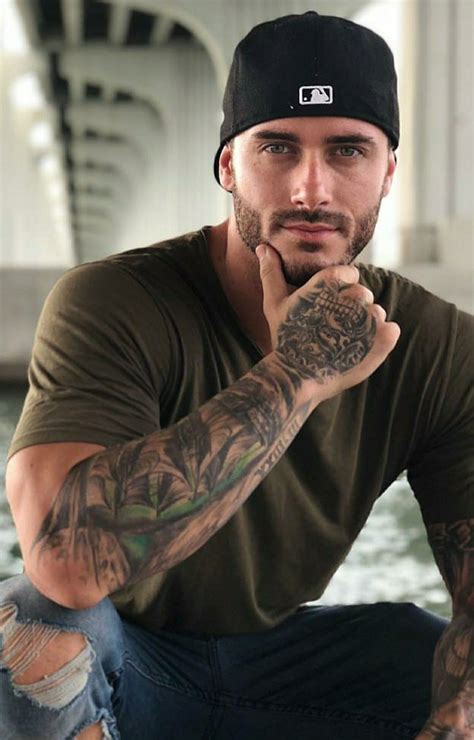 Hombre Masculino Tatuado